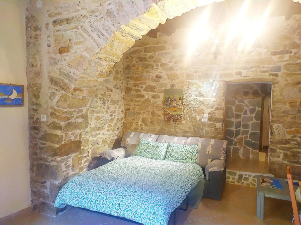 Traditional Family House, Ground Floor With Yard Koronos Экстерьер фото